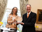 Stu Sjouwerman van KnowBe4 neemt Freddy Heineken Award 2024 in ontvangst