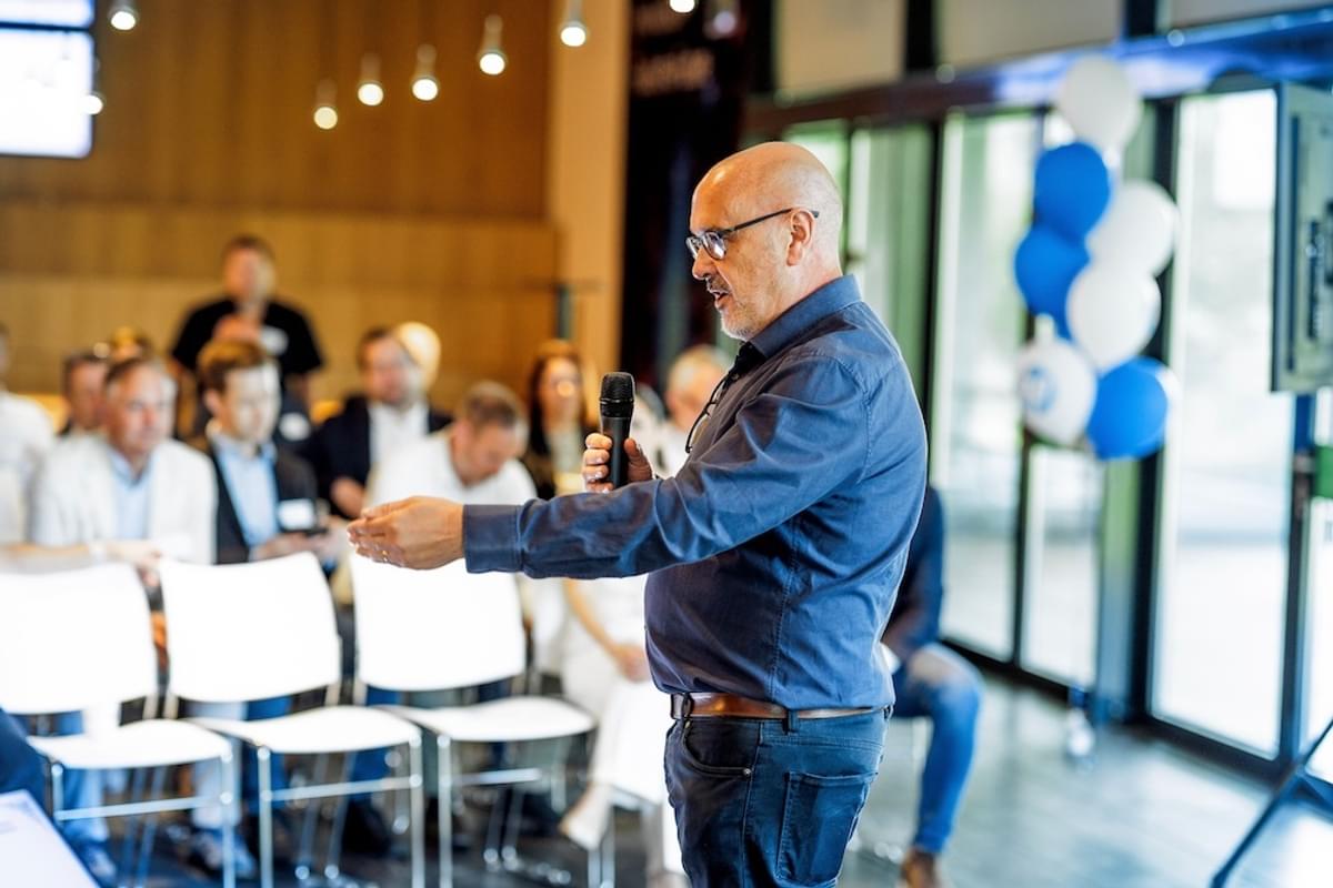 Interview met Lee Elliott (HP): ‘WXP vormt de spil in onze visie op hybride werken en strategische IT’ image