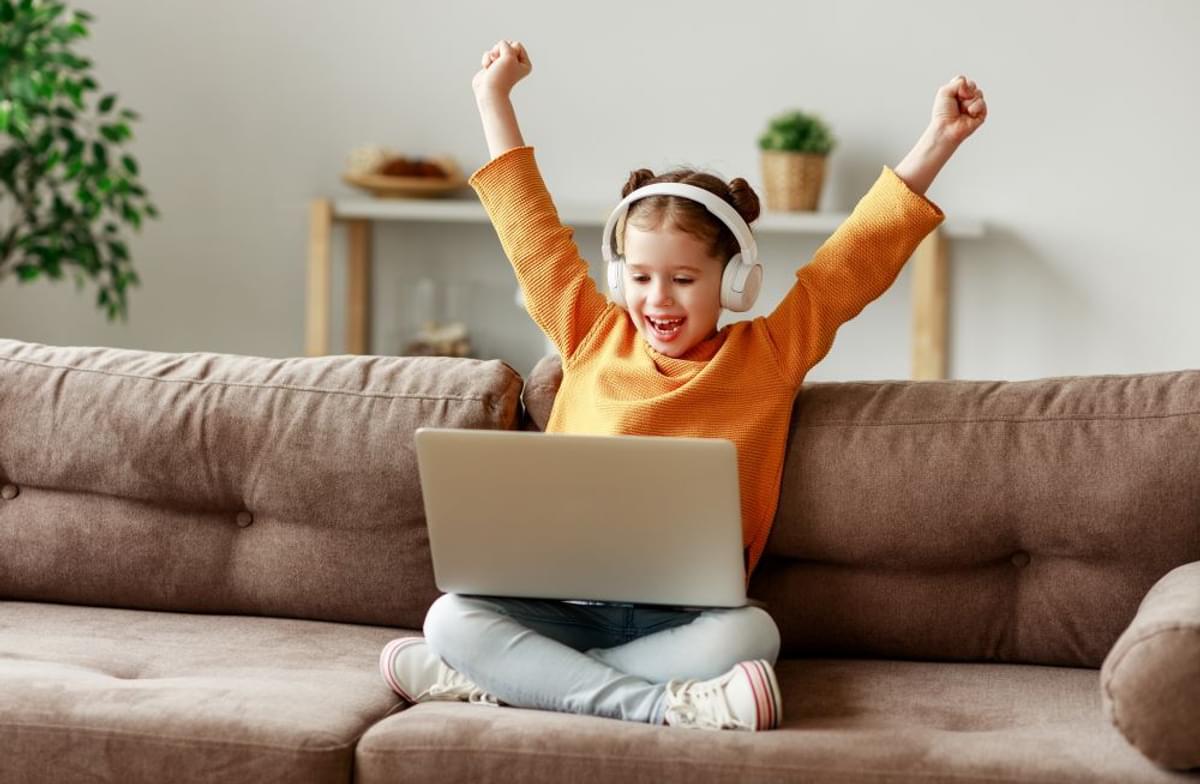 Stichting Digidromen start met het verstrekken van laptops in De Ronde Venen image