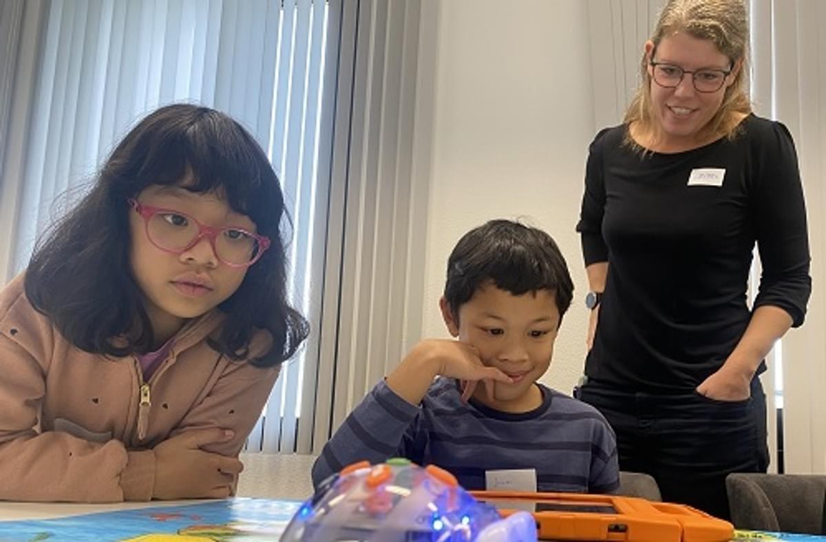 RobotWise en bol. inspireren kracht van tech bij kinderen met onderwijsachterstand image