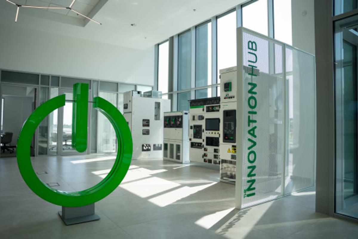 Schneider Electric investeert 44 miljoen euro in slimme fabriek Duna Smart Power Systems image