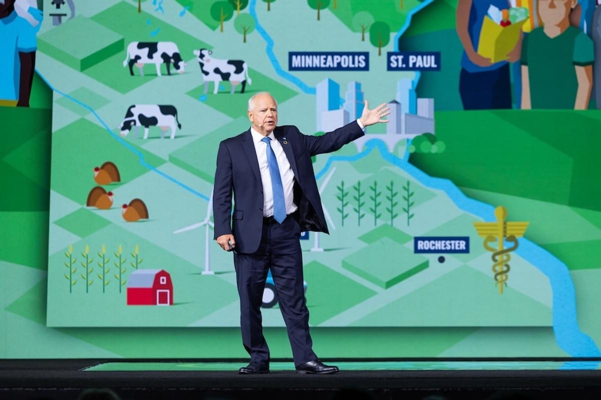 Running mate van Kamala Harris Tim Walz: 'Visuele weergave van data is belangrijk' image