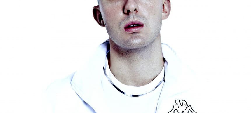 LM033 PRESS SHOT COLOUR 1