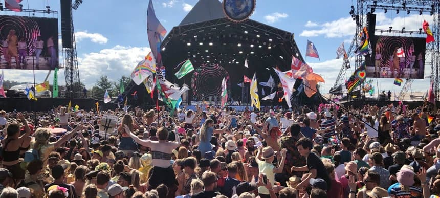 Glastonbury crowd 2019 1392x884