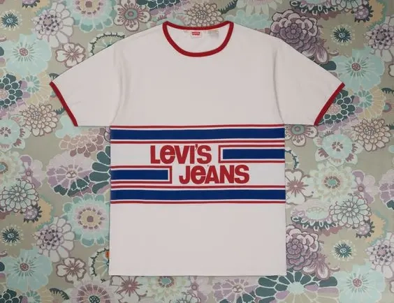 Retro Levi's T-Shirt