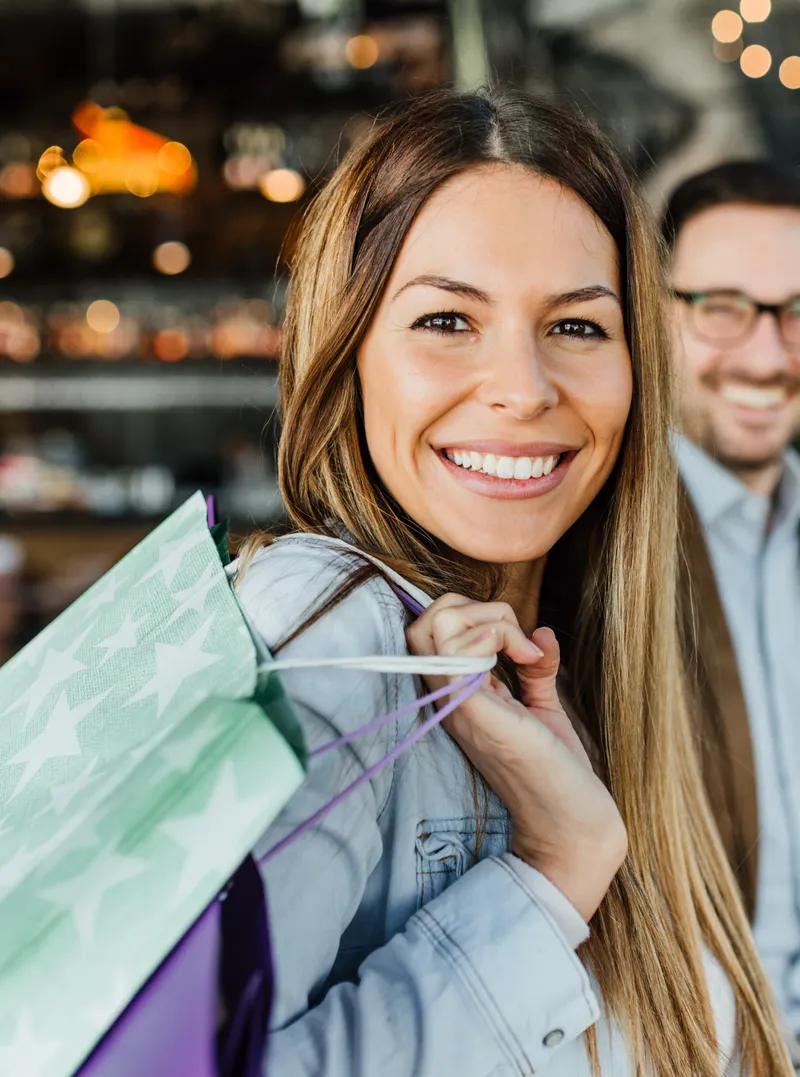 Skew effectiveness, woman shopping, retail