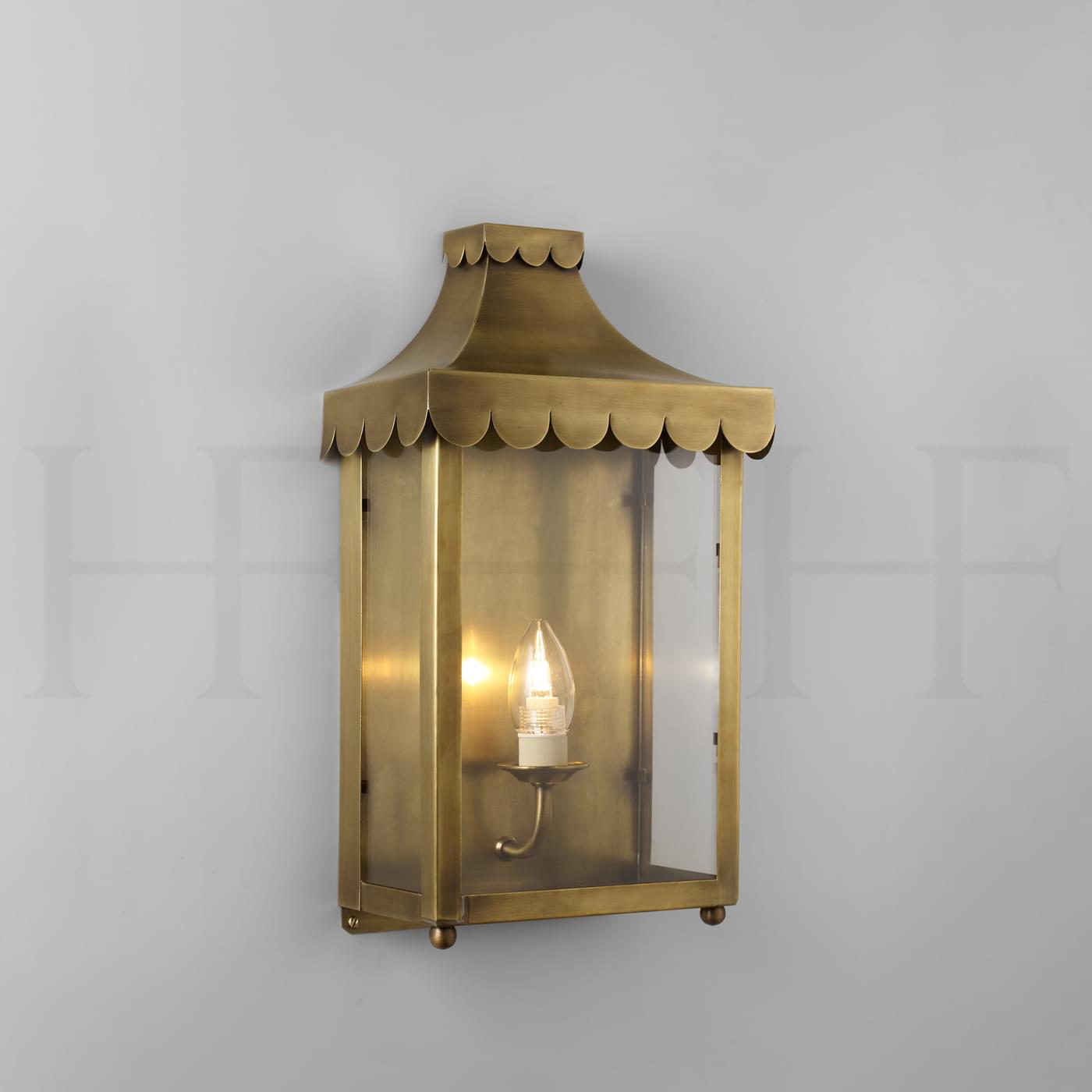 WL22 Scallop Edge Wall Lantern Antique Brass L