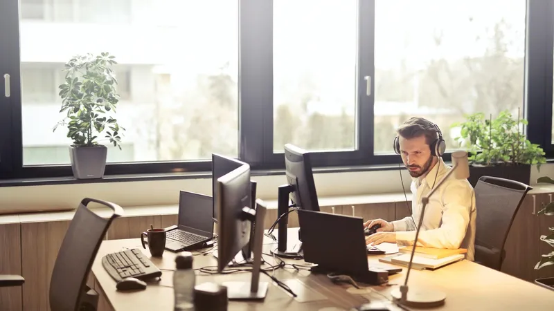 Avaya vs Mitel