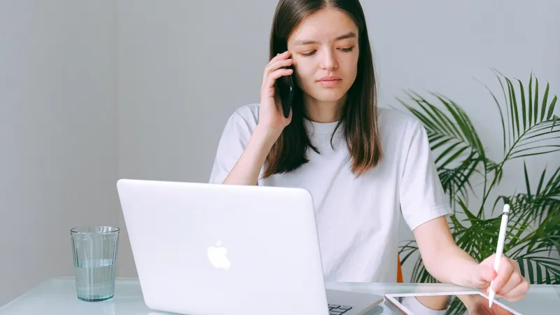Pexels anna shvets 3987034 improve business voicemail