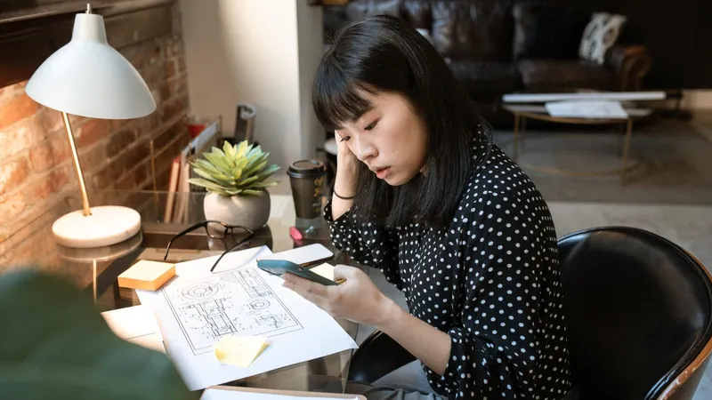 Pexels rodnae productions 5921784 second phone line guide