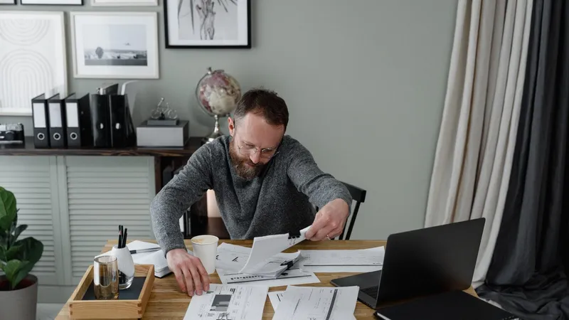 Pexels tima miroshnichenko 6694921 bst second phone line contacts