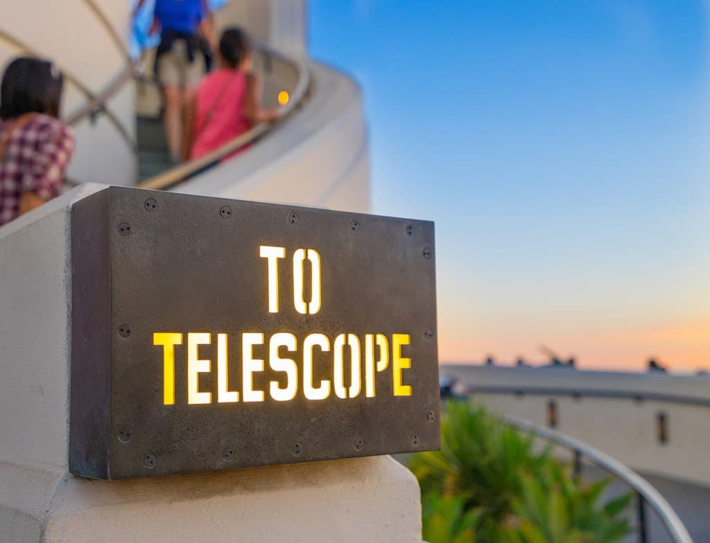 'To Telescope' Sign