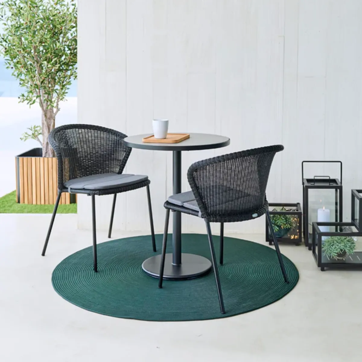 Tropez stacking chair 2