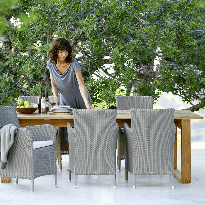 Boundless dining table | Inside Out Contracts