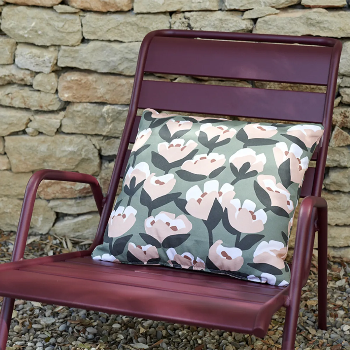 Tulipe outdoor cushion 4