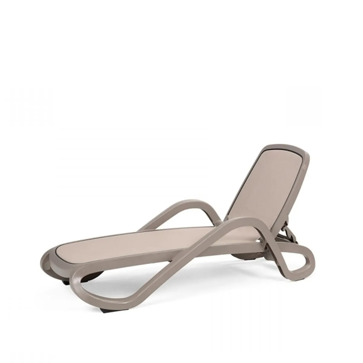 Alfa lounger with arms Inside Out Contracts5