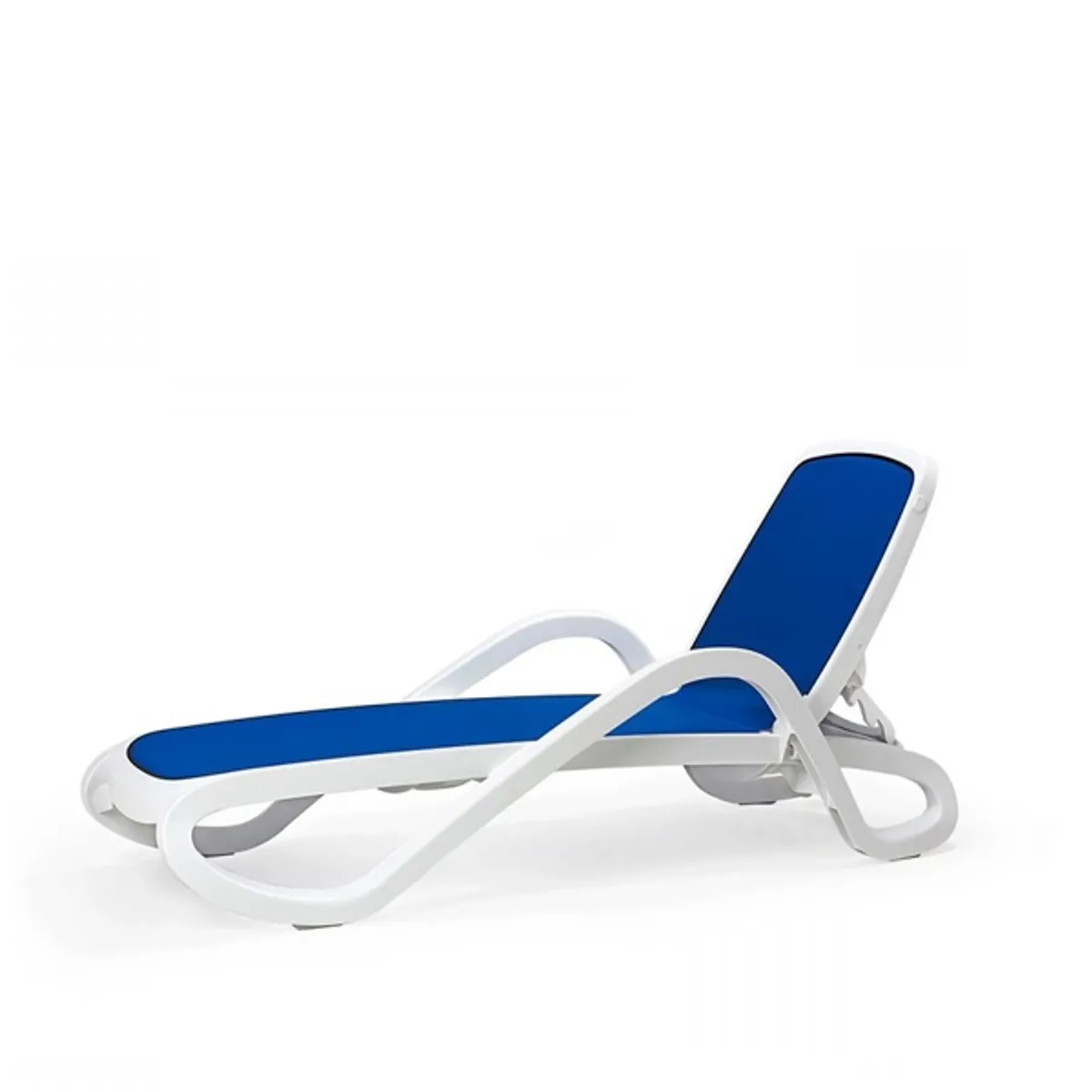 Alfa lounger with arms Inside Out Contracts7