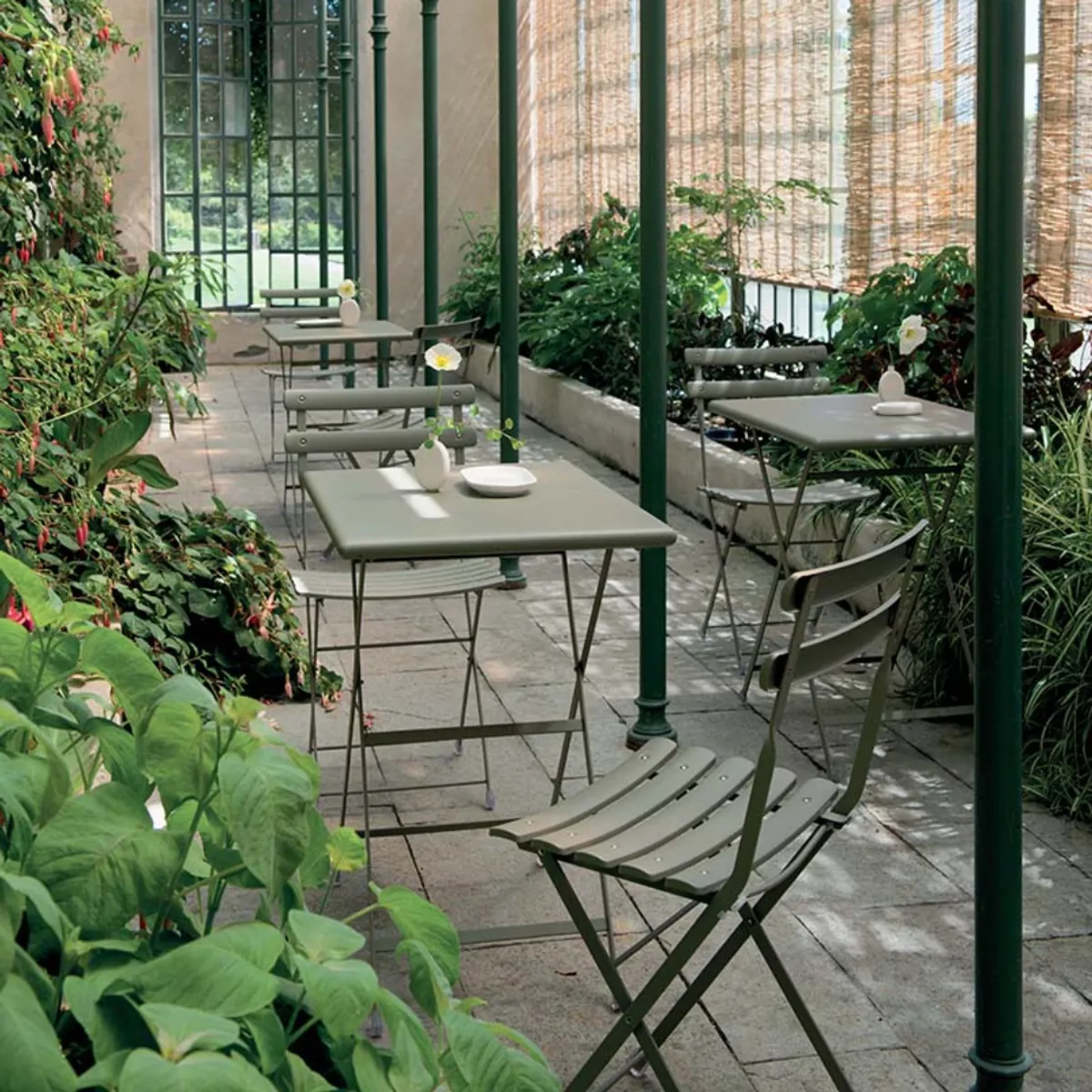 Arc en Ciel Folding Chair Inside Out Contracts