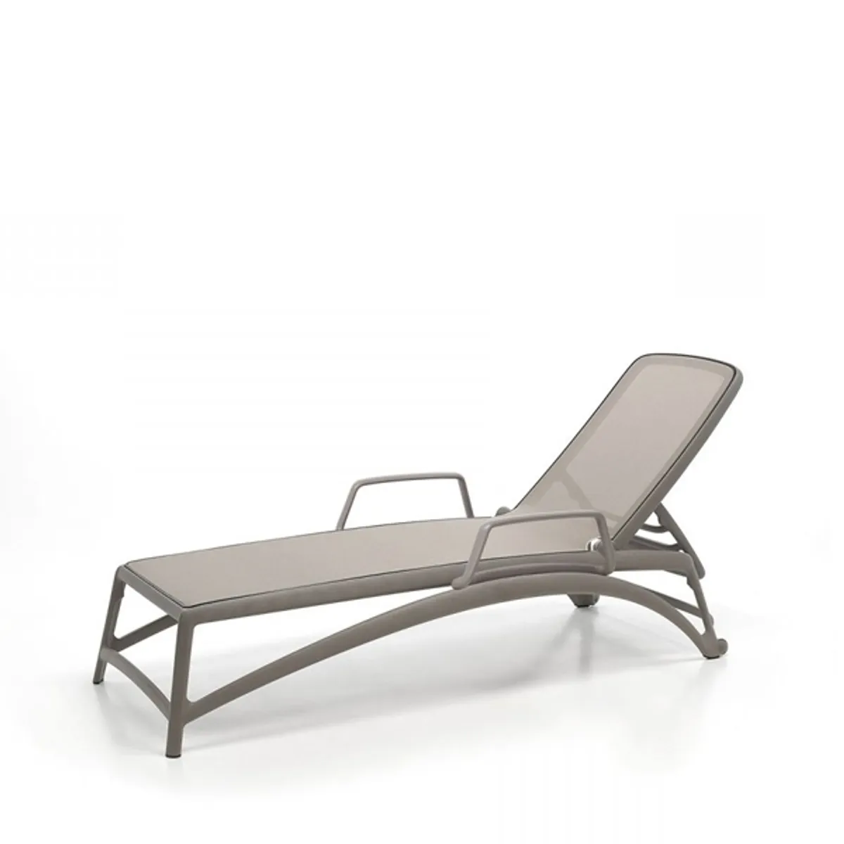 Atlantico lounger with arms Inside Out Contracts3