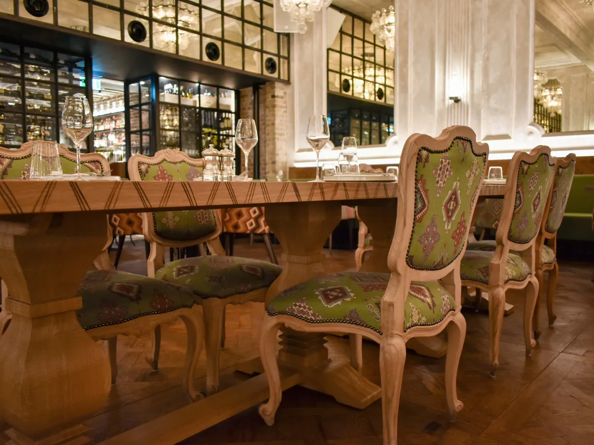Sucre Restaurant. Large Table. Detail