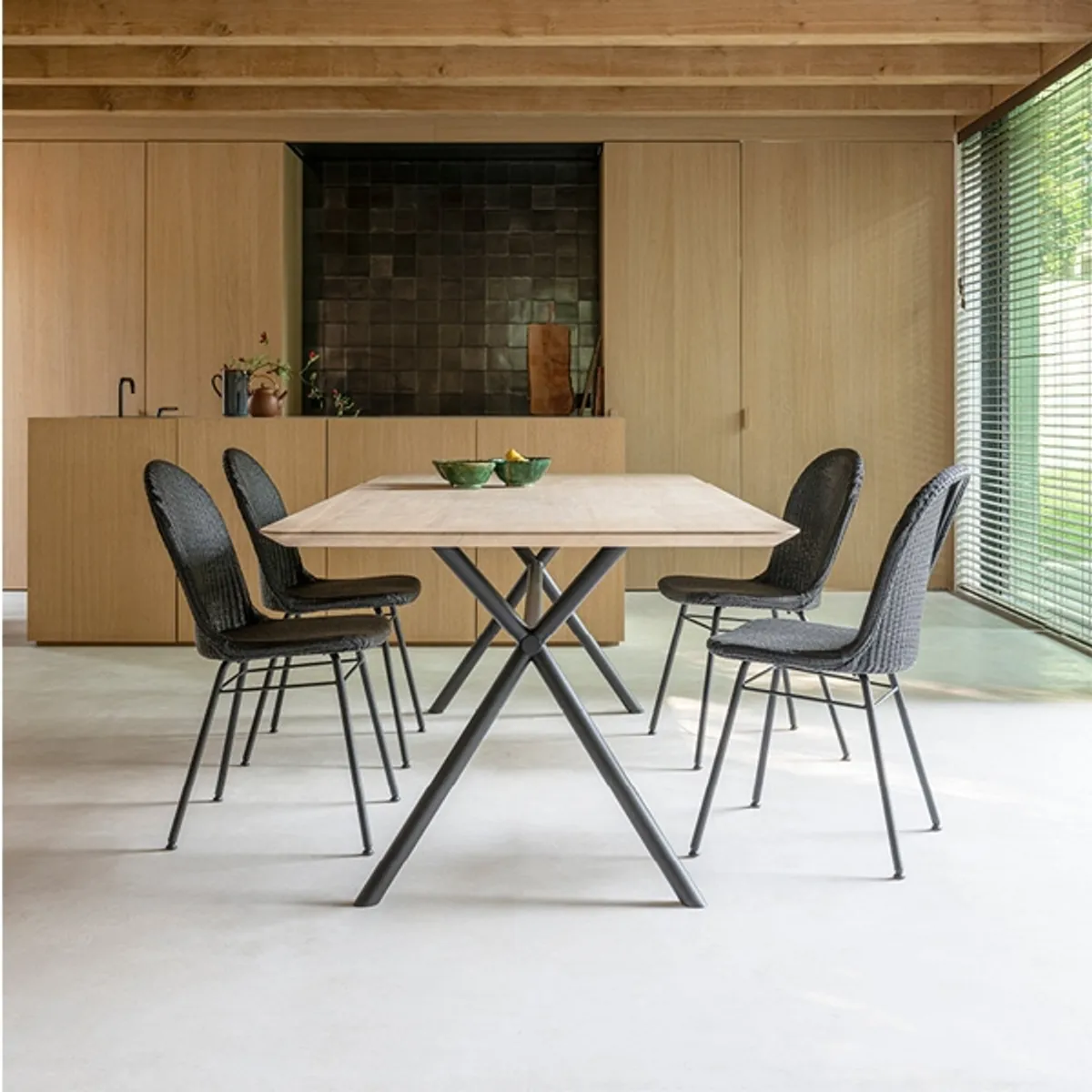 Elegantediningtable Inside Out Contracts3