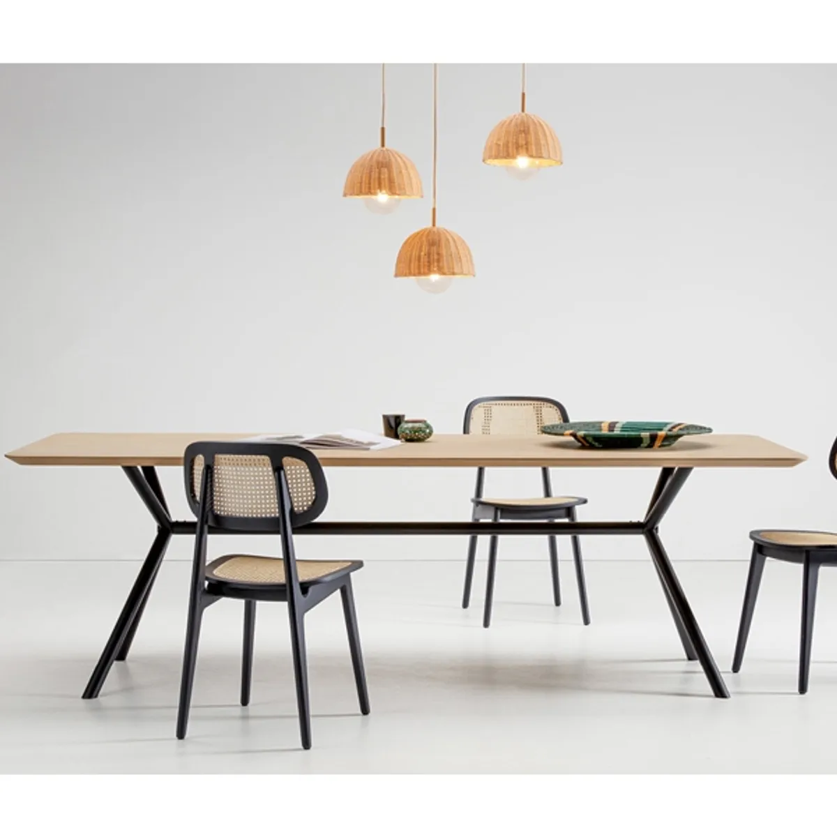 Elegantediningtable Inside Out Contracts5