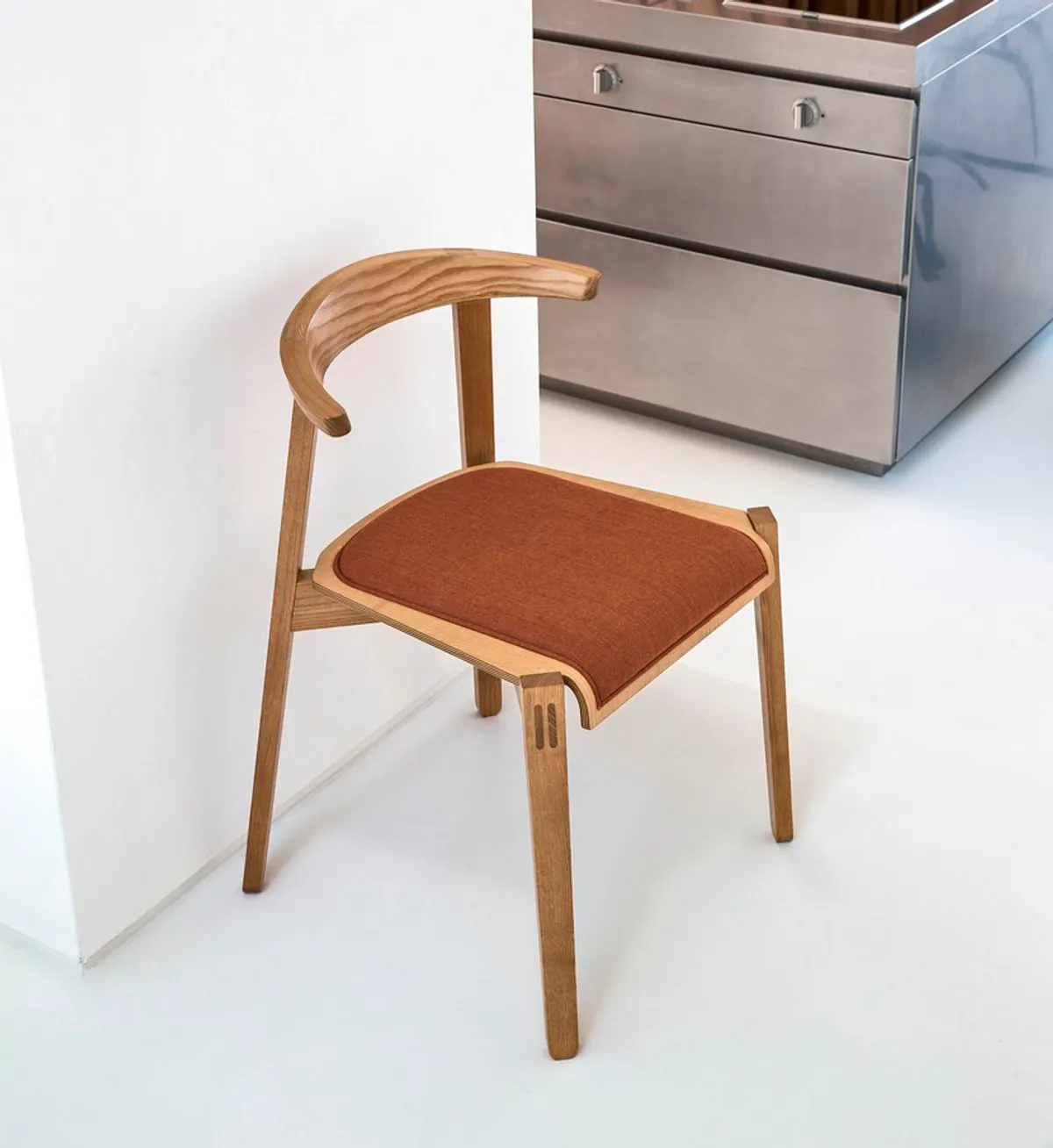 Jeeves Side Chair Uph Tan 044