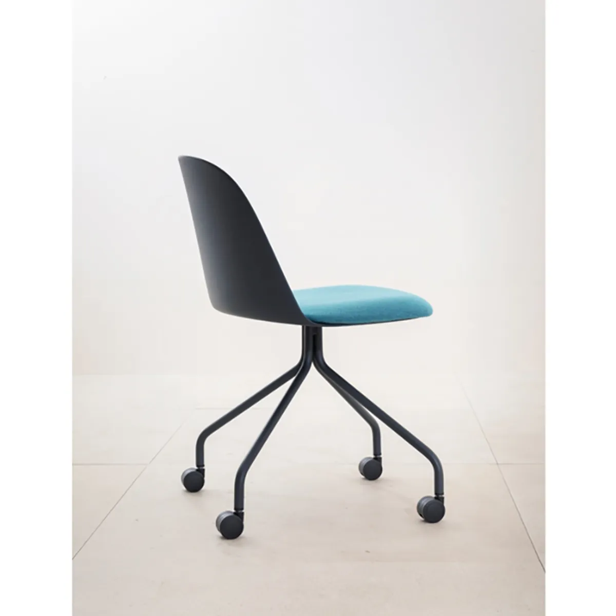 Mariolina Office Chair For Coworking Enviromnents And University Libraries 124