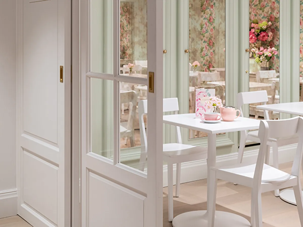 Peggy Porschen Chelsea Photo By Tom Bird 17 Chairs And Tables For Commercial Use By Insideoutcontracts