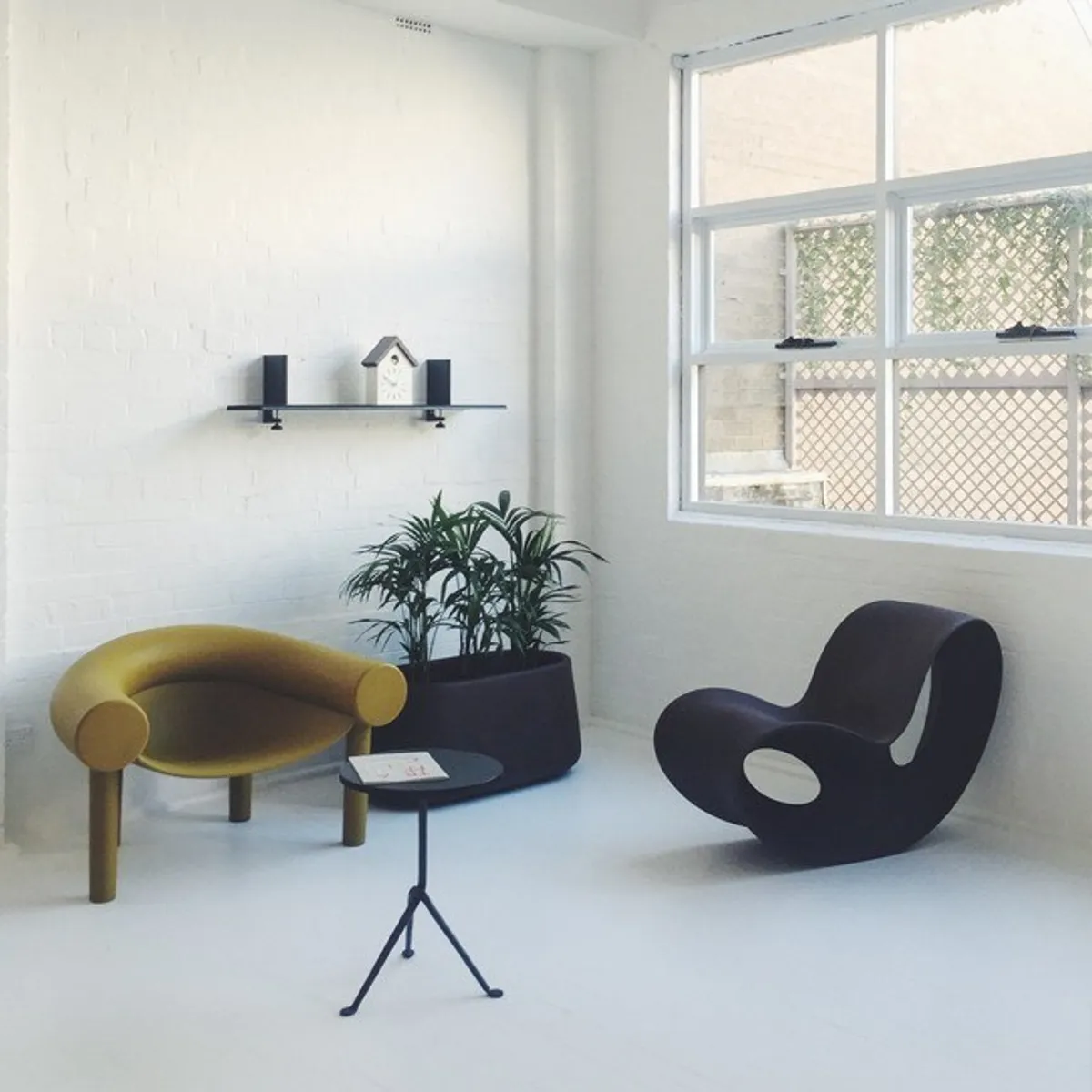 Voido Chair In Situ 02