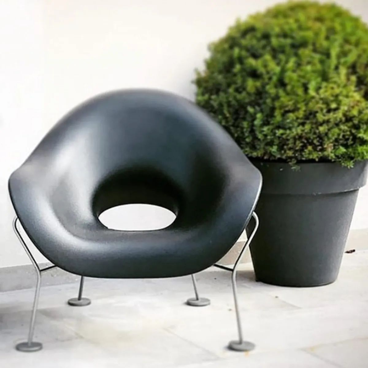 Pupa lounge chair Inside Out Contracts7