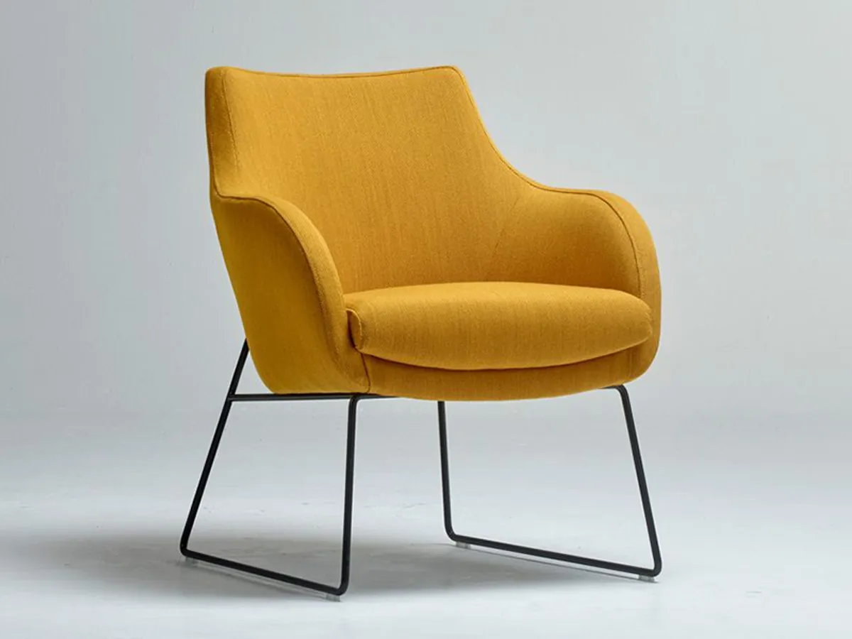 Sintra Compact Chair With Wire Base In Kvadrat Steelcut Front Angle
