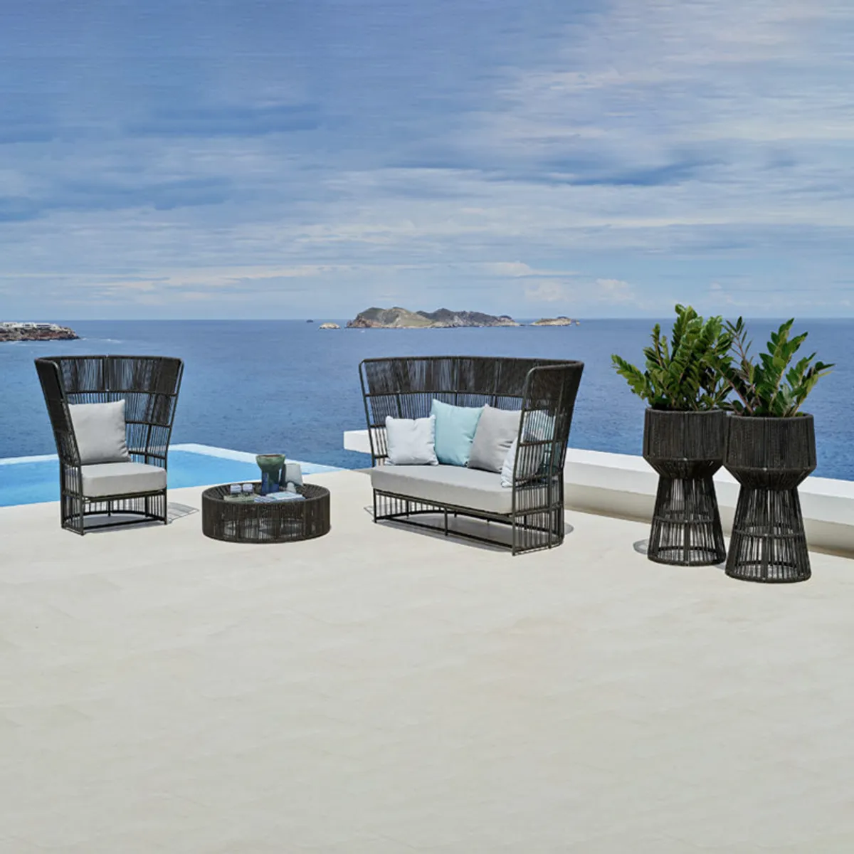 TIBIDABO-high back collection outdoor furniture in aluminium and robe insideoutcontracts