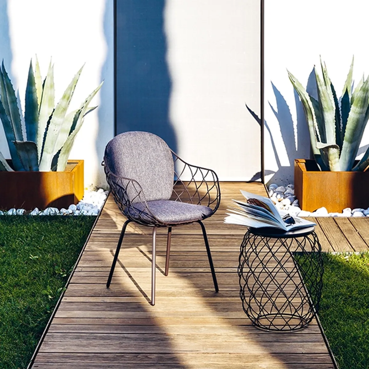 Web Pina Low Table Outdoors