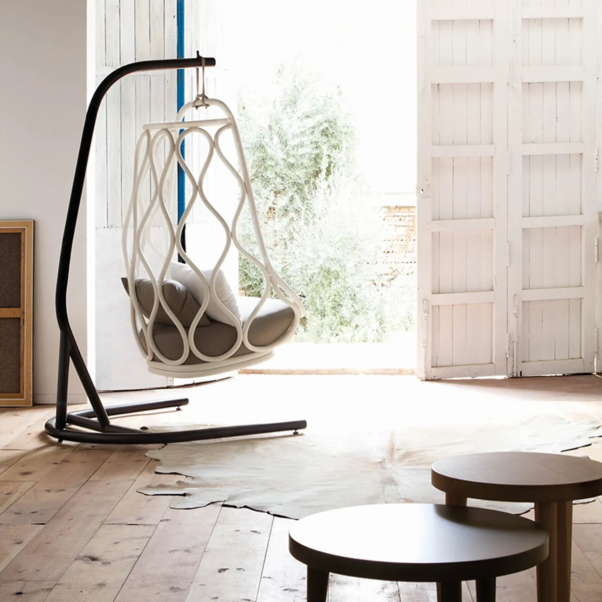 Wave swing chair with base | Inside Out Contracts