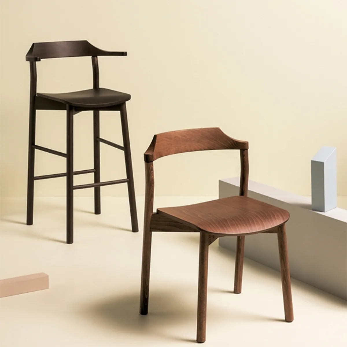 Yumi bar stool with arms Inside Out Contracts7