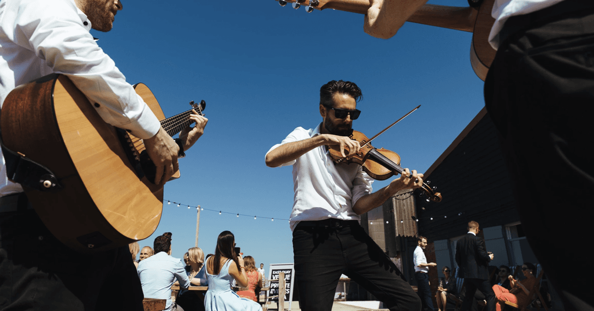 Fiddle Me This - Acoustic Roaming Trio with Fiddle | Gecko Live