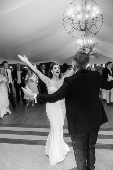 Pylewell Park Bride and Groom First Dance Romy Lawrence Photography Gecko Live Entertainment