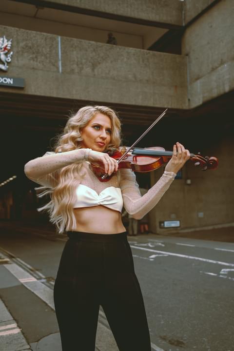 Violinist Alleya London Violin for hire Gecko Live Entertainment