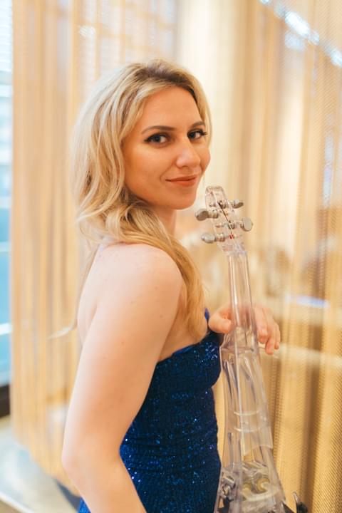 Violinist Alleya Violin for hire Gecko Live Entertainment