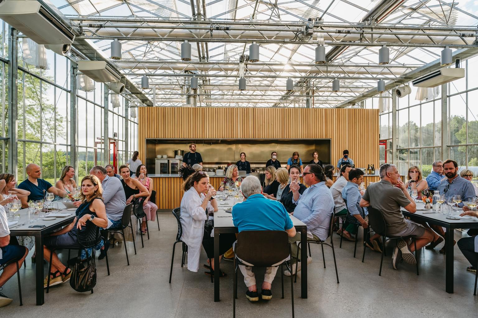 Dining April 2022 Art Dinner Guests L