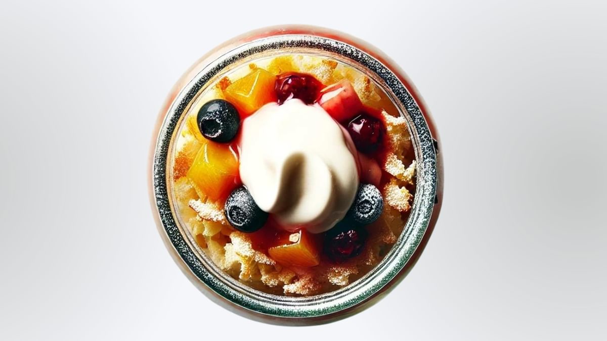 Kaiserschmarrn im Gläschen mit Obstkompott und Vanillesauce