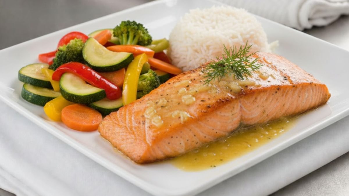 Lachsfilet in Zitronenbutter mit Gemüse & Reis