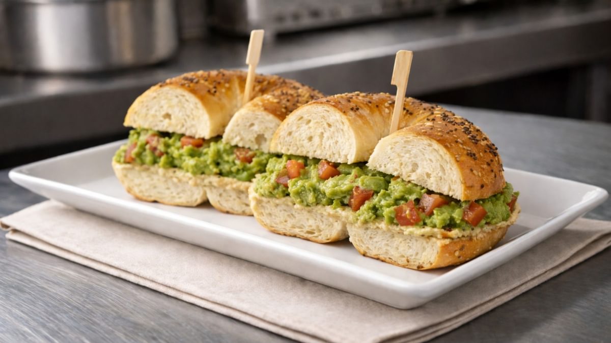 Avocado & Sonnengereifte Tomaten Bagel
