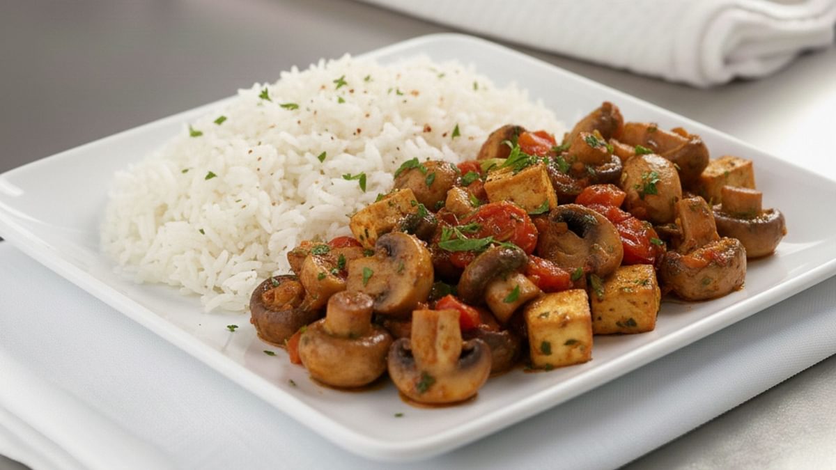 Veganes Champignon Grecque mit Tofu und Reis