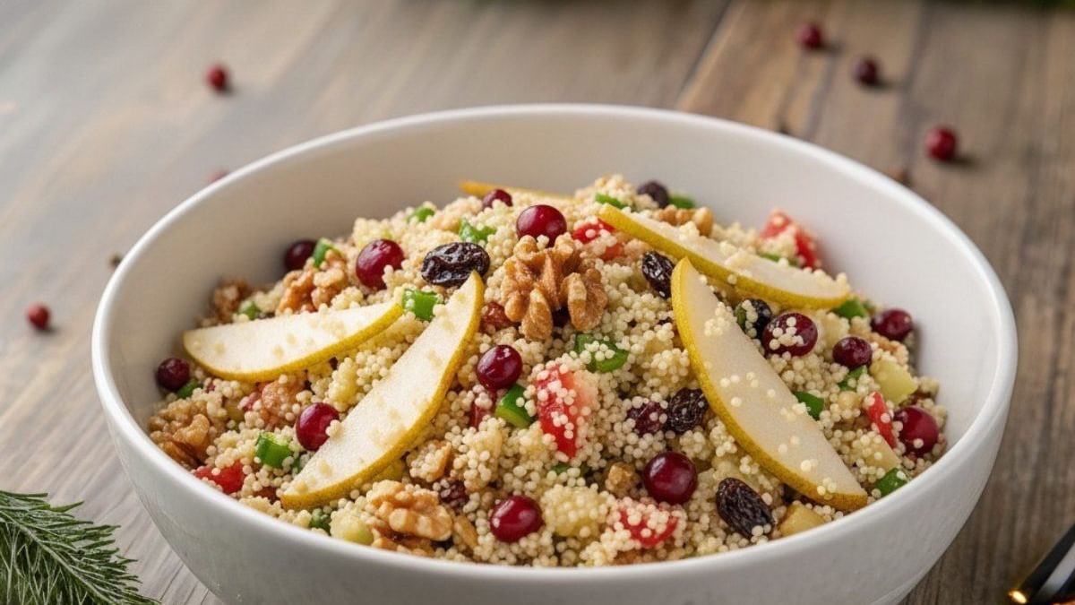 Weihnachtlicher Couscous-Salat mit Preiselbeeren, Walnüssen, Birnen und Rosinen