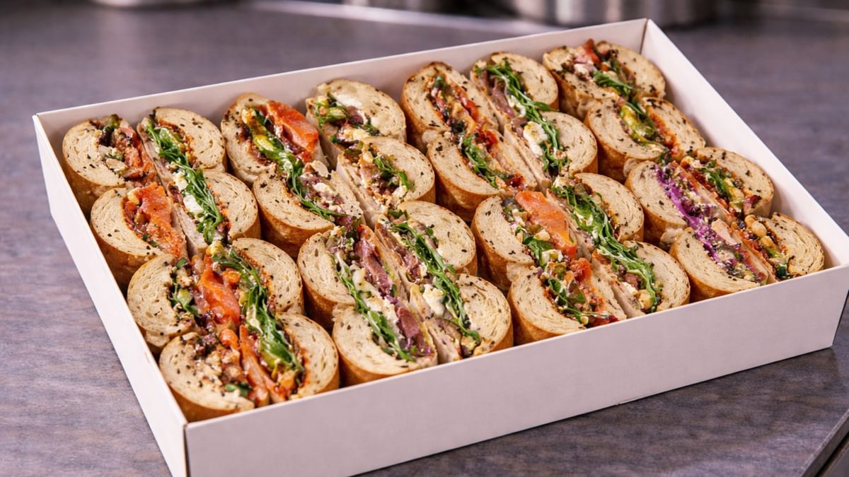 Halbe Bagels mit dreierlei Füllungen
