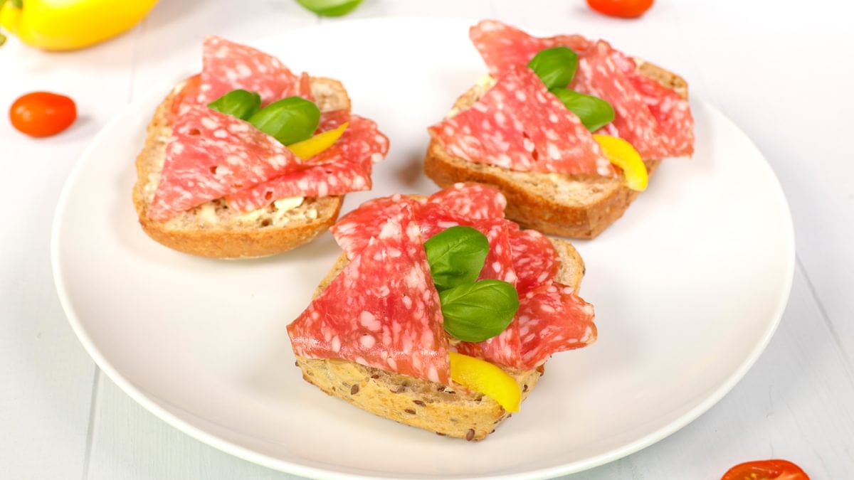 Salami breadroll 02