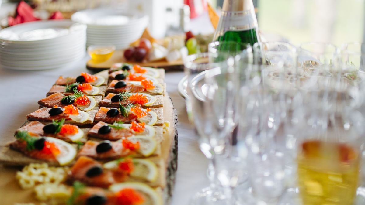 canapes and champaign