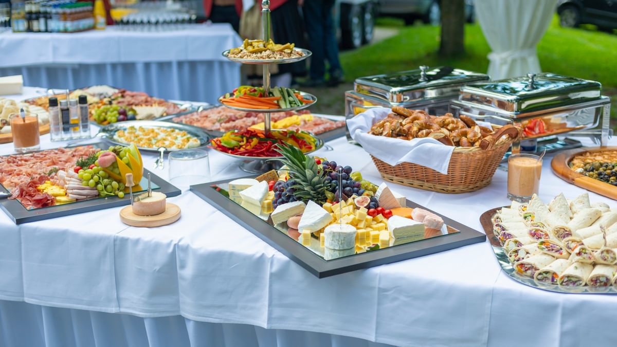 Fingerfood buffet on a white table cloth